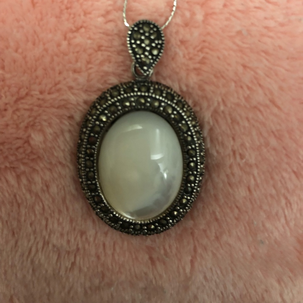 Mother-of-pearl pendant